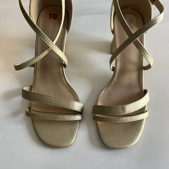 AEROSOLES Gold Strappy Heels - Picture 1 of 9